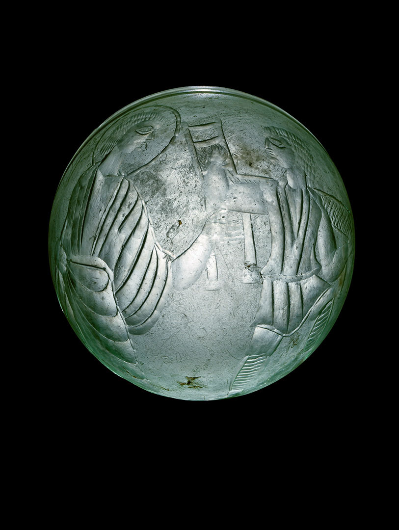 Shallow, circular glass bowl with a detailed engraving of two figures